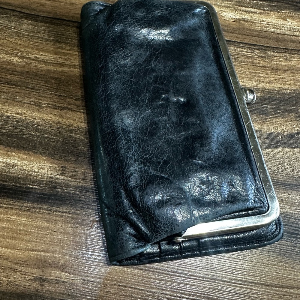 HOBO INTERNATIONAL BLACK LEATHER CLUTCH WALLET - Picture 5 of 6